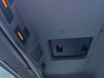 2016-mercedes-benz-1327-1449063-46910186