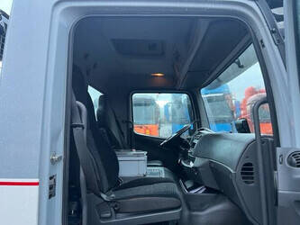 2016-mercedes-benz-1327-1449063-46910187