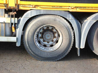 2014-mercedes-benz-antos-2540-1449068-46910384