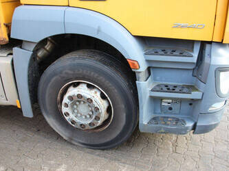 2014-mercedes-benz-antos-2540-1449069-46910444