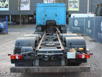 2016-mercedes-benz-antos-2533-1449075-46910678