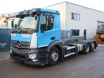 2016-mercedes-benz-antos-2533-1449075-46910682