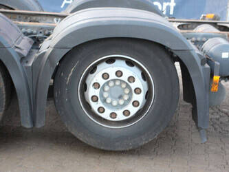 2016-mercedes-benz-antos-2533-1449075-46910693