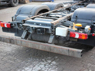 2016-mercedes-benz-antos-2533-1449075-46910695