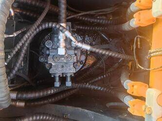 2023-hyundai-r220lc-7-1449125-46911702