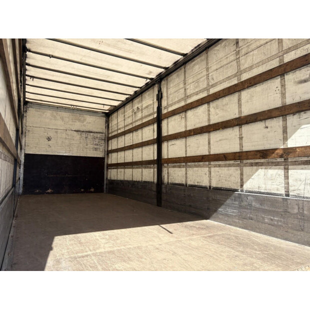 2017 رينو D-46912310