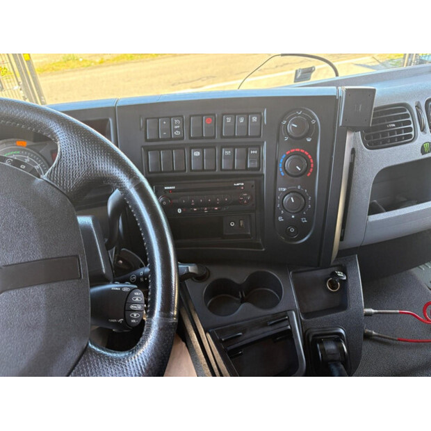 2017 رينو D-46912313