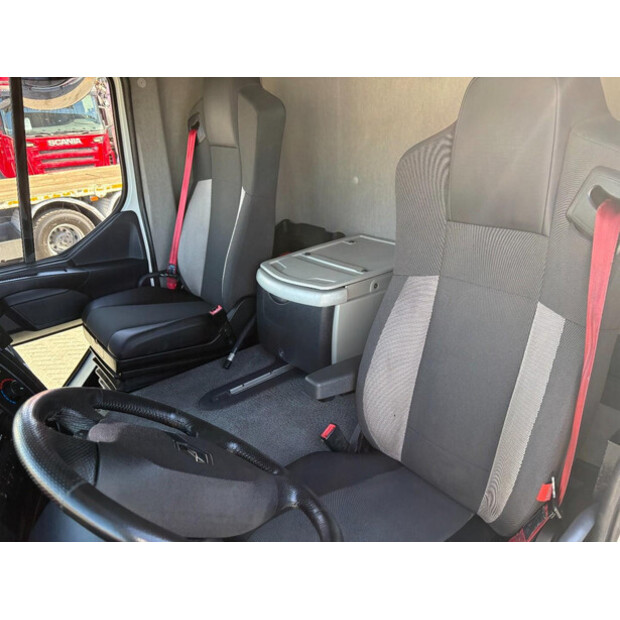 2017 رينو D-46912314