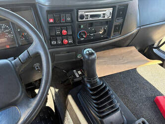 2003-volvo-fl220-1449146-46912358