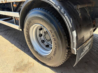 2003-volvo-fl220-1449146-46912368