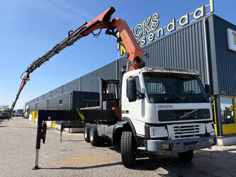 صورة ل شاحنات الرافعات 2002 فولفو FM380