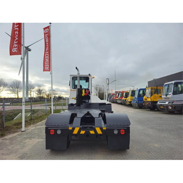 2026 Terberg YT220-46928501