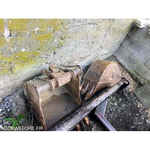 2010 جيه سي بي 8035-46942295