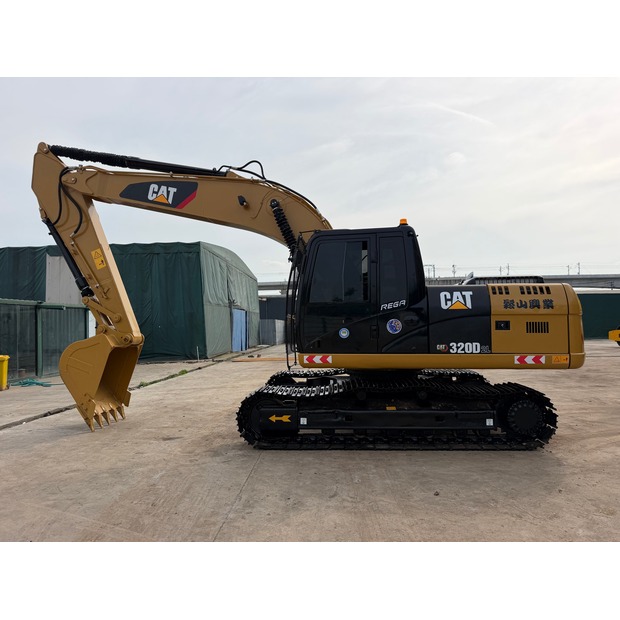 2019 Caterpillar 320D2L-46943941