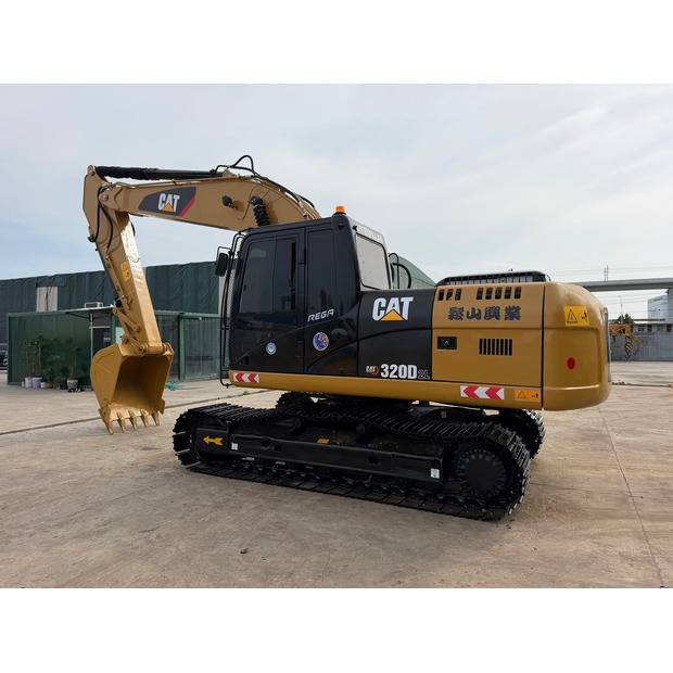2019 Caterpillar 320D2L-46943942