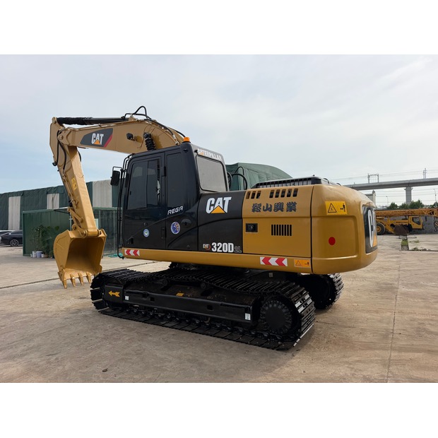 2019 Caterpillar 320D2L-46943943