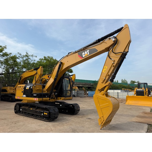 2019 Caterpillar 320D2L-46943944