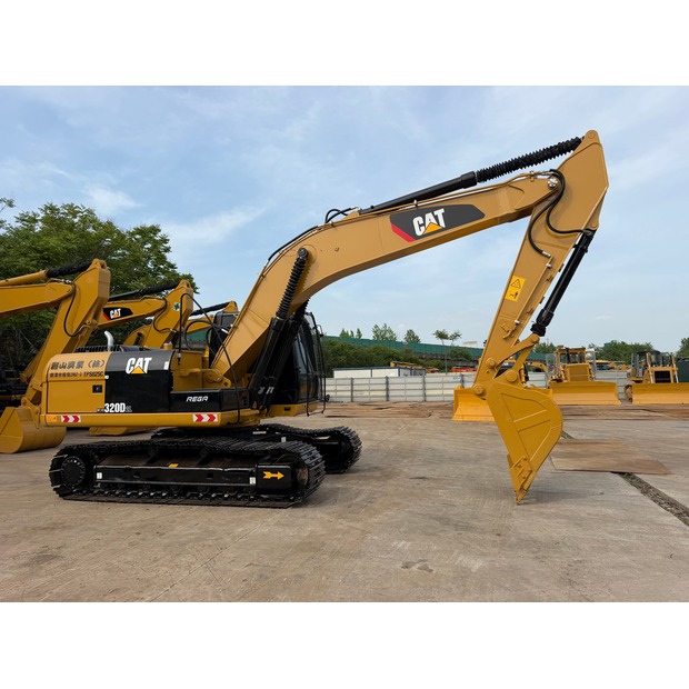 2019 Caterpillar 320D2L-46943946
