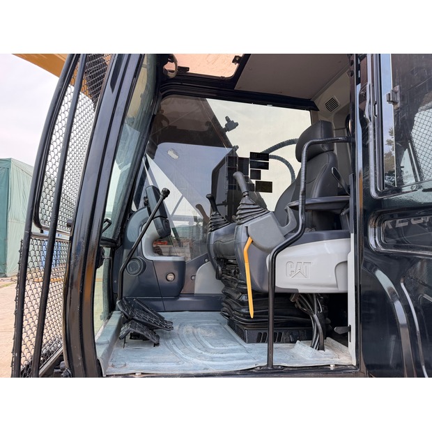 2019 Caterpillar 320D2L-46943947