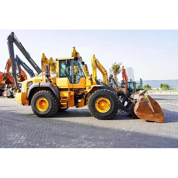 2017 فولفو L110H-46944088