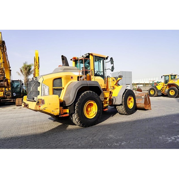 2017 فولفو L110H-46944089