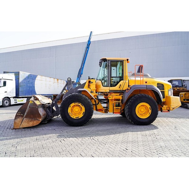 2017 فولفو L110H-46944091