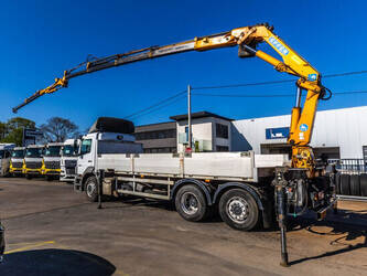 2011-mercedes-benz-axor-2529-1290783-46944389