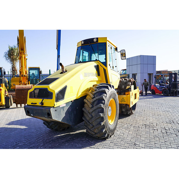 2015 BOMAG BW211PD-50-46944786