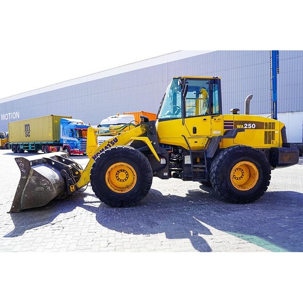 2011 Komatsu WA250-6-46944793