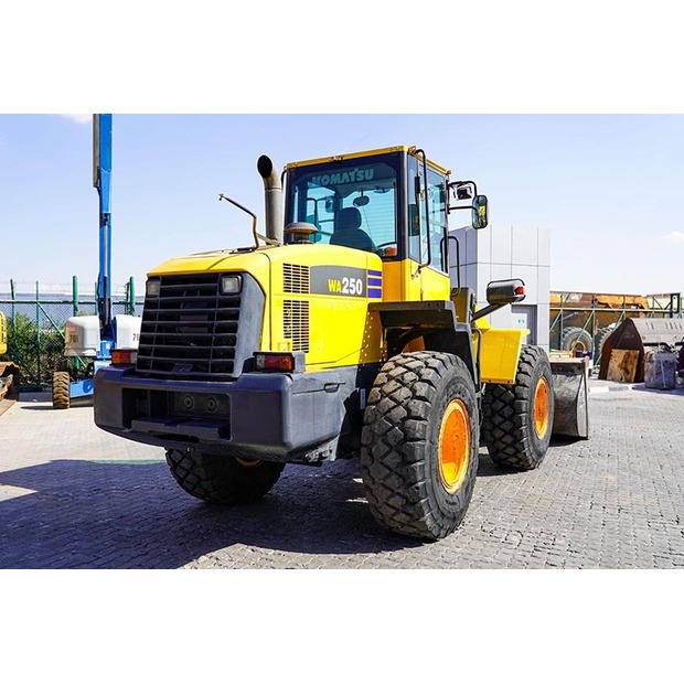 2011 Komatsu WA250-6-46944795