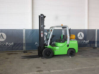 صورة ل رافعات شوكية 2011 سيساب M335G