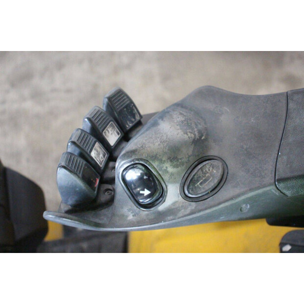 2015 يال GLP16VX-46946080