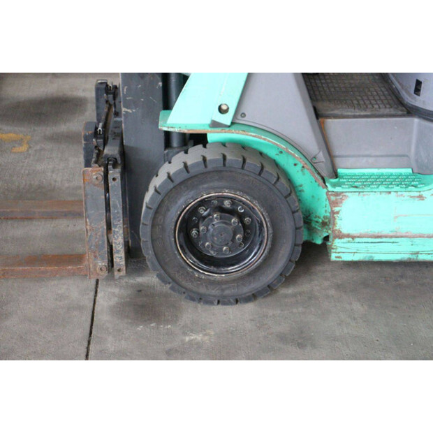 2013 ميتسوبيشي FG18NT-46946427