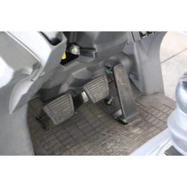 2013 ميتسوبيشي FG18NT-46946436