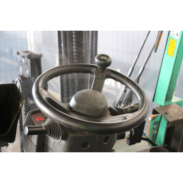 2013 ميتسوبيشي FG18NT-46946437