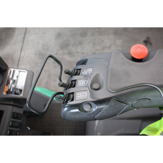 2013 ميتسوبيشي FG18NT-46946439