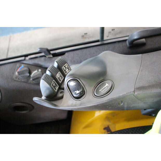 2011 Yale GLP16VX-46946500