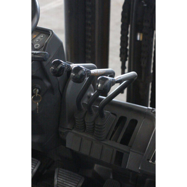 2008 كاتربيلر GP30NT-46946780