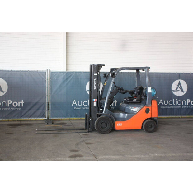 2017 تويوتا 02-8FGF15-46946818