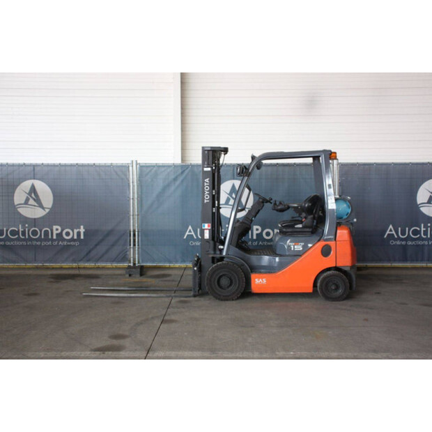 2017 تويوتا 02-8FGF15-46946819