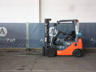 2017-toyota-02-8fgf15-1449386-46946819