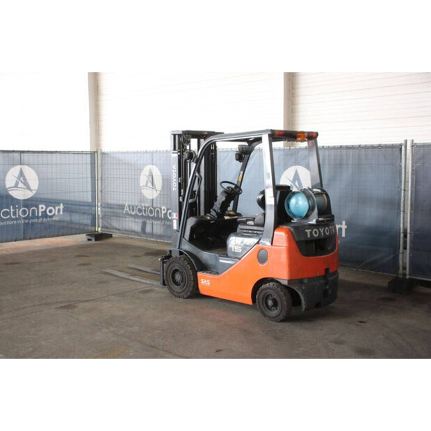 2017 تويوتا 02-8FGF15-46946820