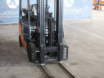 2017-toyota-02-8fgf15-1449386-46946823