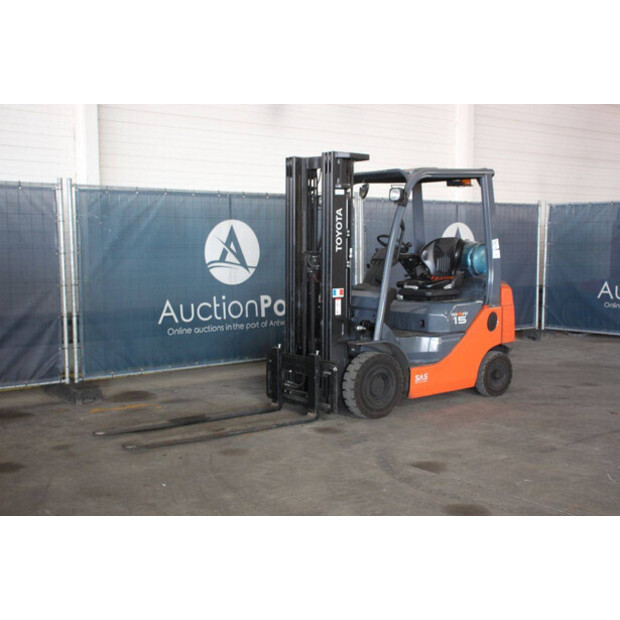 2017 تويوتا 02-8FGF15-46946825