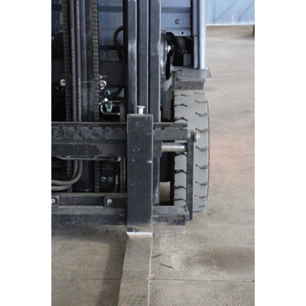 2017 تويوتا 02-8FGF15-46946828