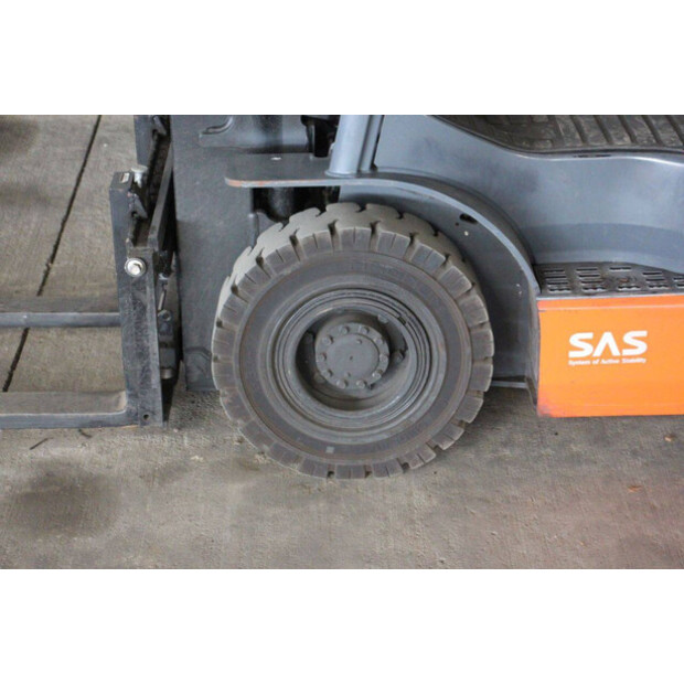 2017 تويوتا 02-8FGF15-46946831