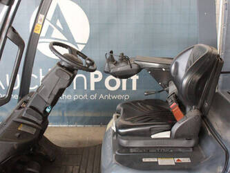 2017-toyota-02-8fgf15-1449386-46946838