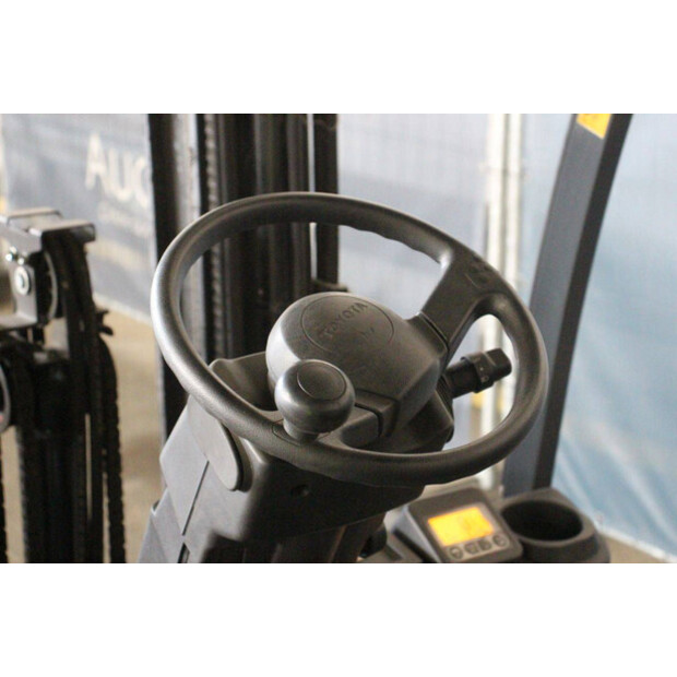 2017 تويوتا 02-8FGF15-46946841