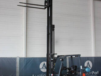 2017-toyota-02-8fgf15-1449386-46946846