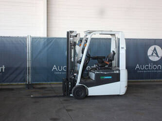 صورة ل رافعات شوكية 2015 يونيكاريرز AG1N1L18Q للبيع في اليابان